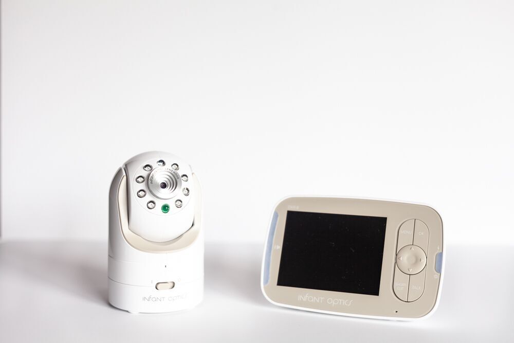 Infant optics store dxr8 baby monitor